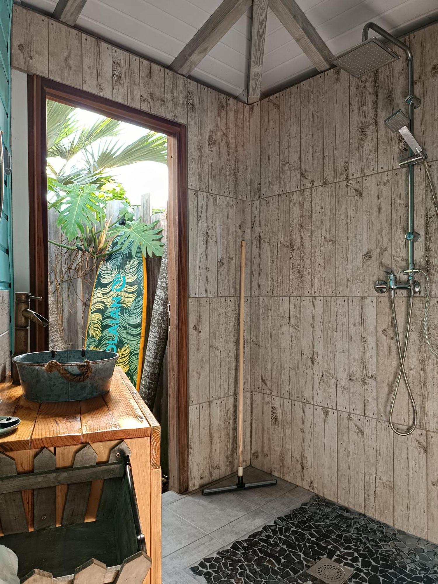 Tiki Paradise Lodge Fwi Сен-Ан Екстериор снимка